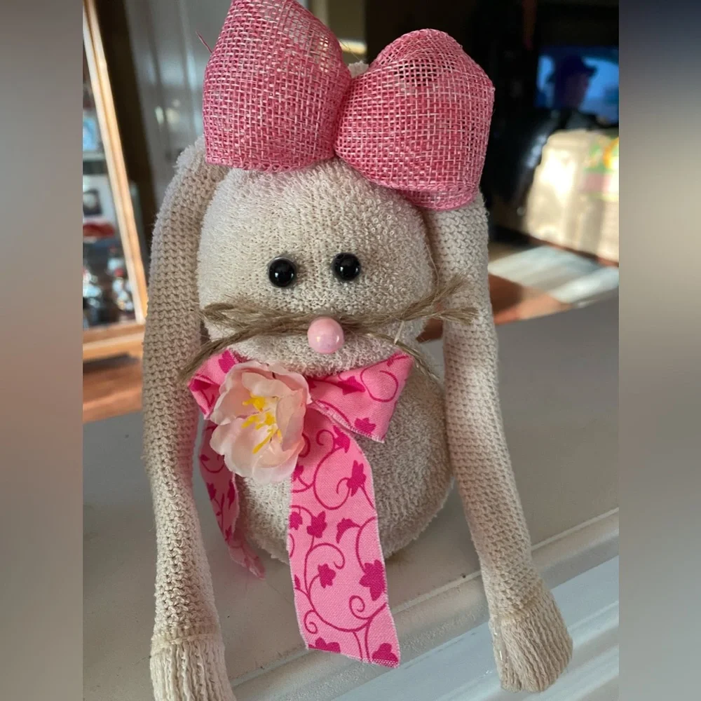 Sweet little sock bunnies for Easter - Picture 1 of 2